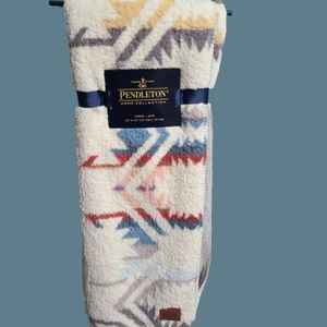 Pendleton Home Collection Sherpa Aztec 50" x 70"